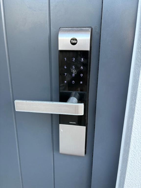 Handy Riccarton New Home Walk to Westfield, Tower Junction & Close to Hagley Park - Resim 15