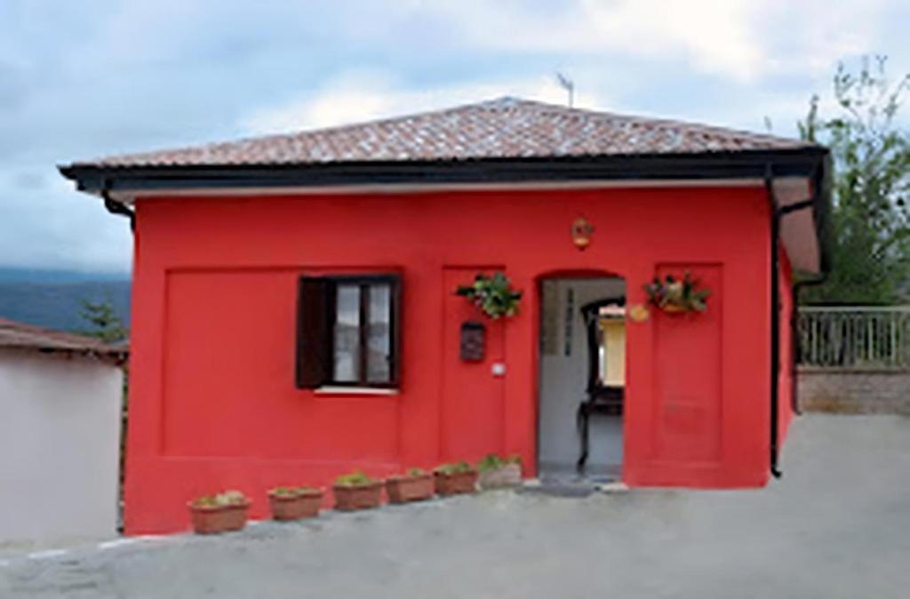 a red house with a red door at Casa Vacanze Philia 