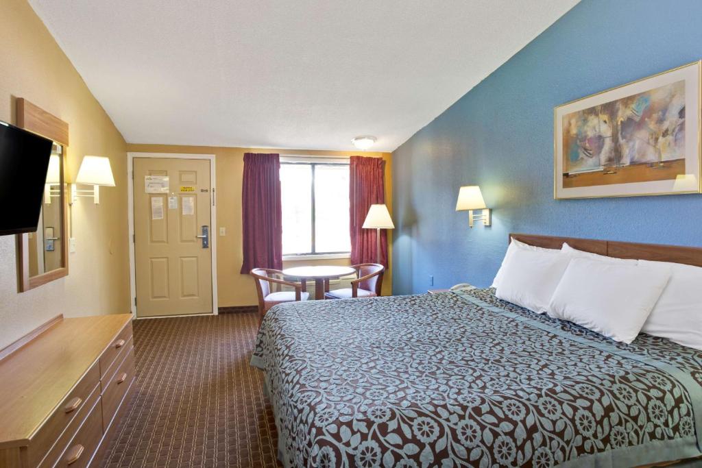 Days Inn by Wyndham Lawrenceville - King Room - Non-Smoking