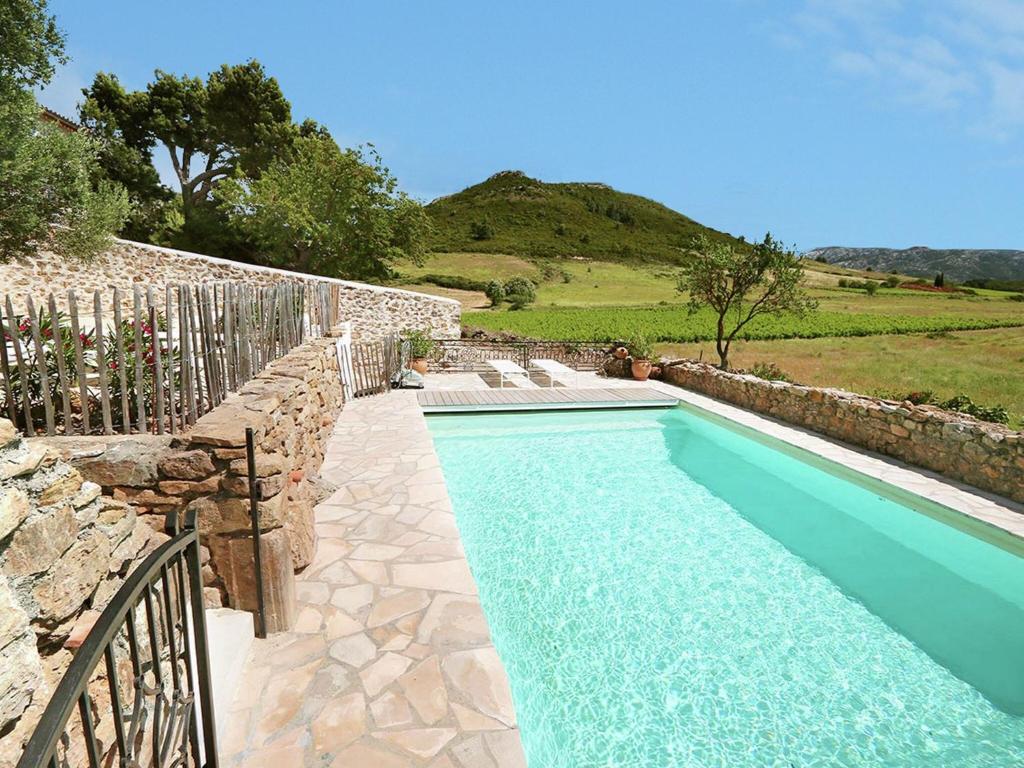Bazén v ubytování Classy Apartment in Villesèque-des-Corbières with Swimming Pool nebo v jeho okolí