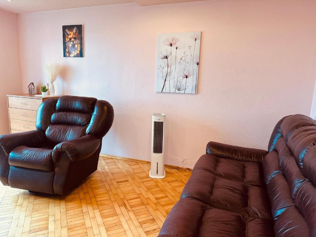 Ruang duduk di SPACIOUS Apartment in the SUN CITY
