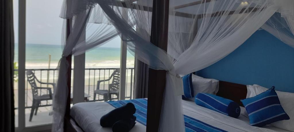 Postel nebo postele na pokoji v ubytování Ocean Moon Mirissa