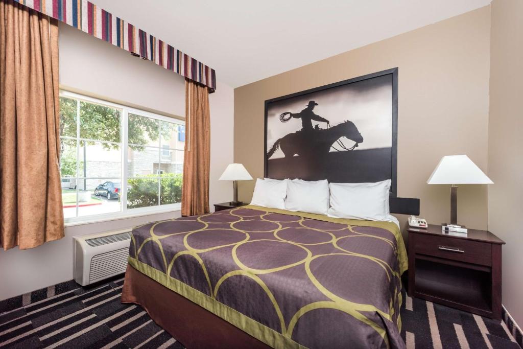 Super 8 by Wyndham Fort Worth North photo
