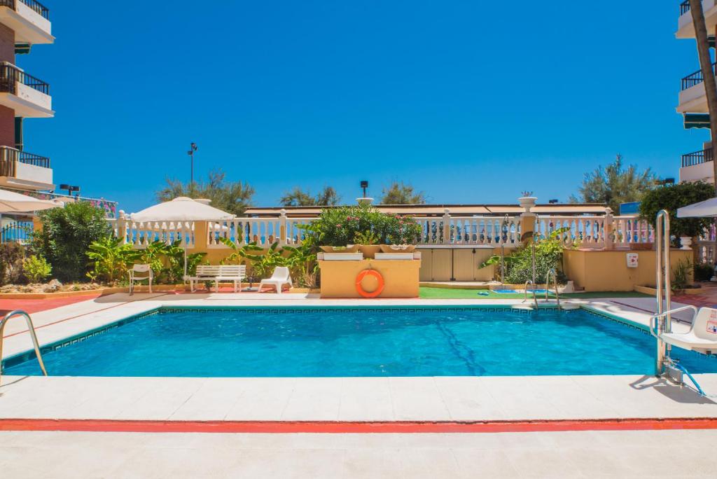 Perla Studio - 2 personas con Piscina, AC y WiFi a 1 min de la playa