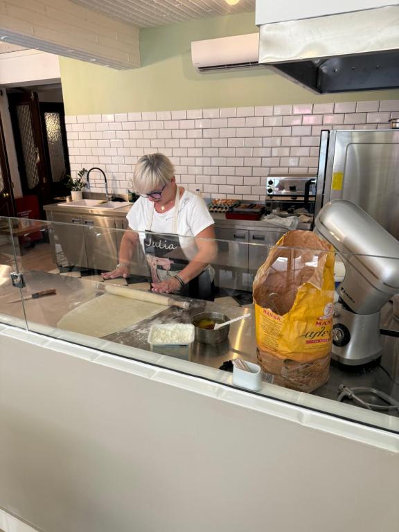 The Maroon Bottle Luxury Suites - Resim 13