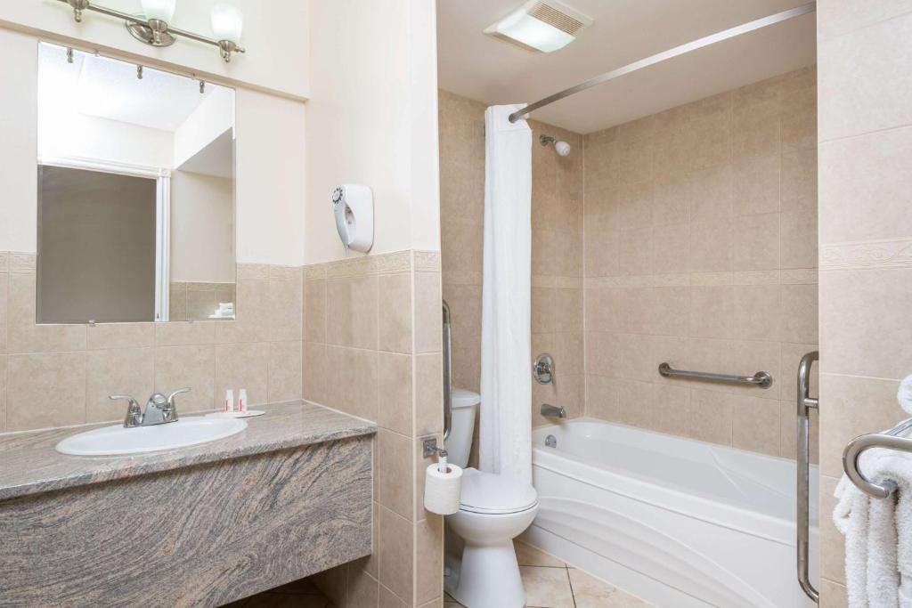 Super 8 by Wyndham Cambridge/Kitchener/Waterloo Area - 