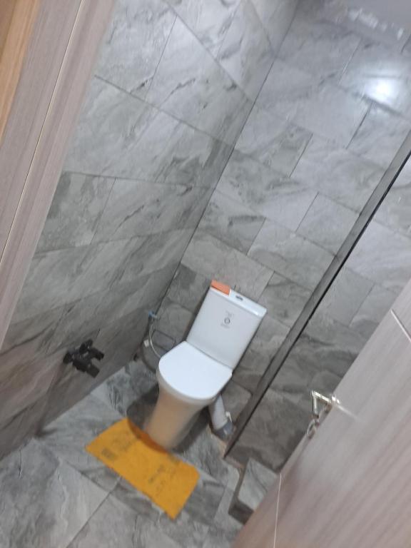a bathroom with a white toilet in a shower at SaintGermain in Aïn El Turk