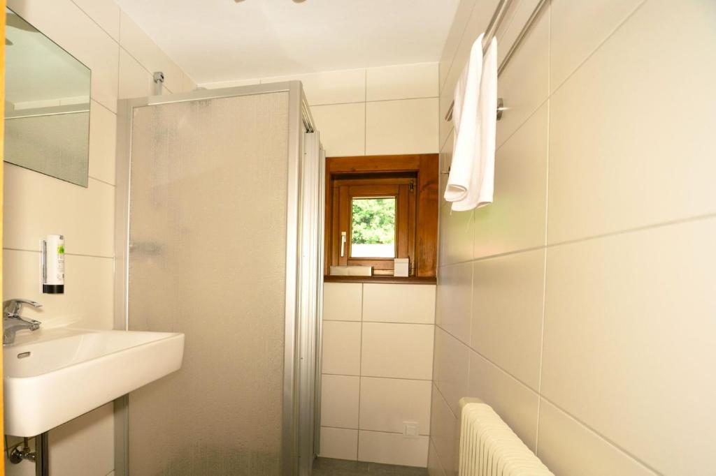 A bathroom at Apart of me Ferienhaus Faaker See