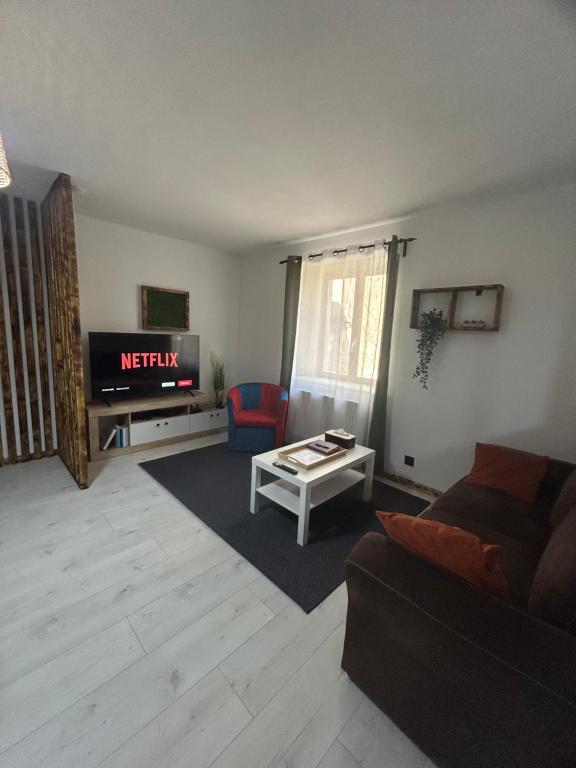 TV a/nebo společenská místnost v ubytování Maison 4 personnes, TV connectée