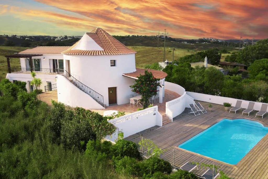Kolam renang di atau dekat dengan Algarve Windmill, Villa and Pool 2000m to the Beach