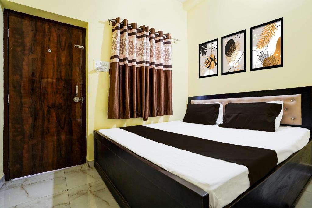 Postel nebo postele na pokoji v ubytování Hotel O Maa Annapurna