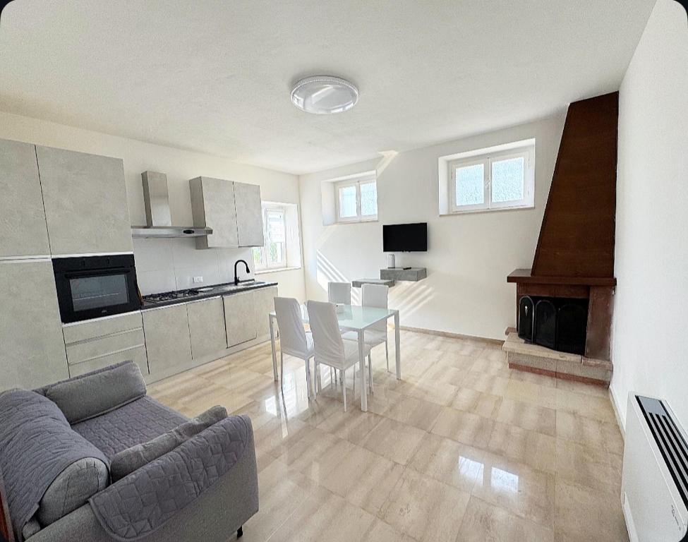 Kuchyň nebo kuchyňský kout v ubytování Dimora Tra Mare e Montagna