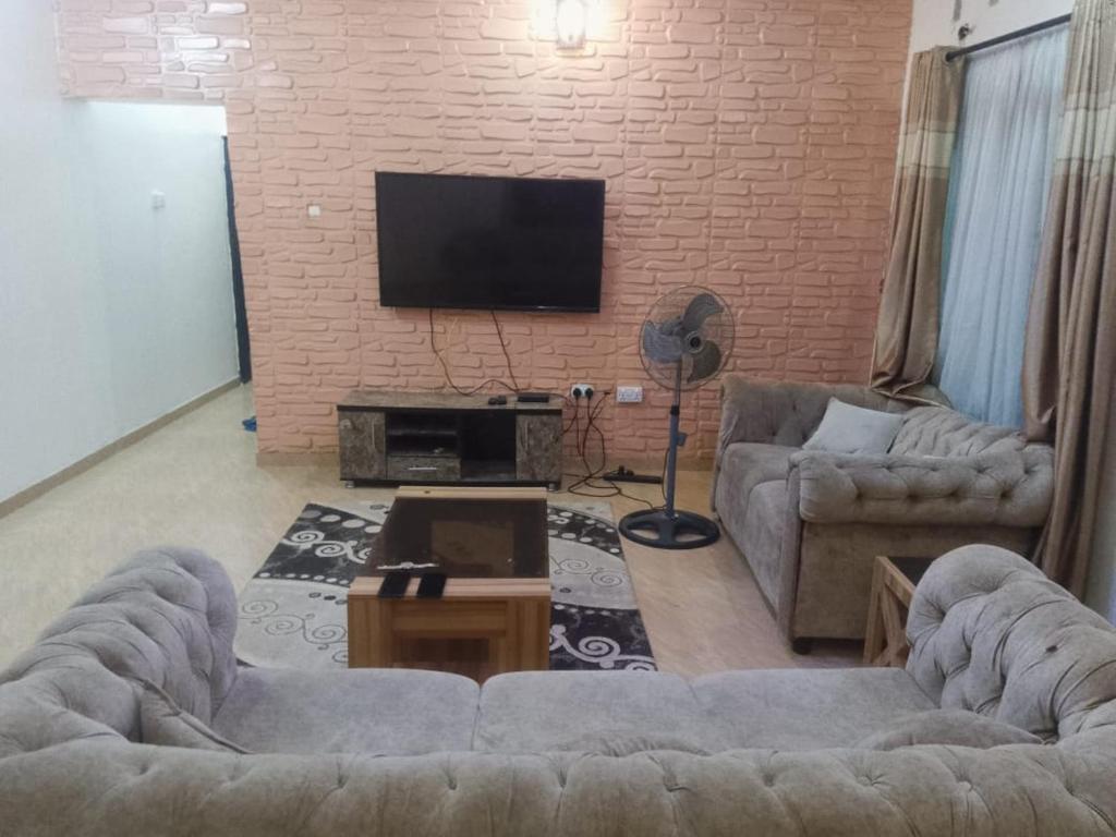 2 bedroom service apartment with full services