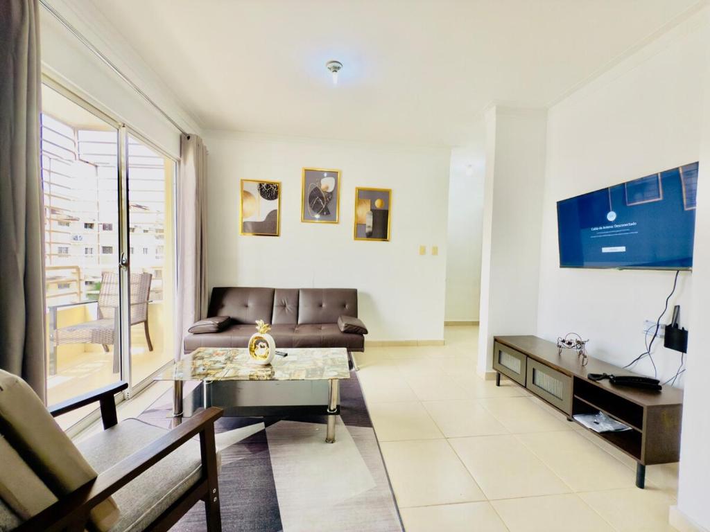 Χώρος καθιστικού στο Cozy 2 bedroom apartment in DN