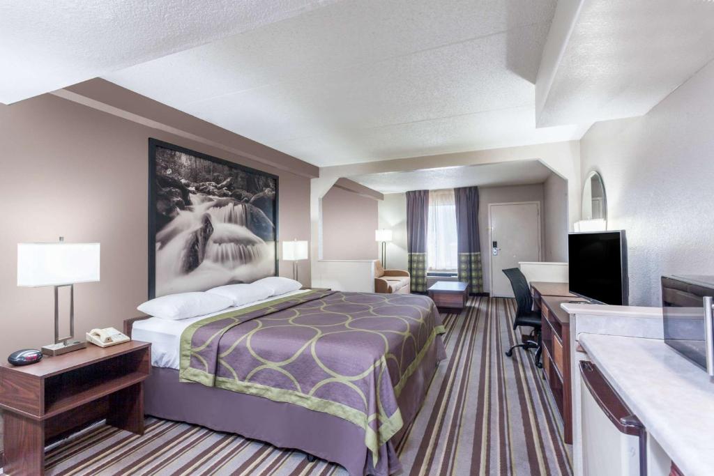 Super 8 by Wyndham Pigeon Forge-Emert St - Deluxe King Room-不吸烟