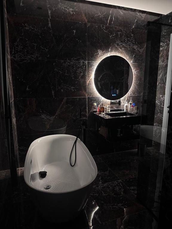 Bilik mandi di Dhermi Luxury Villas