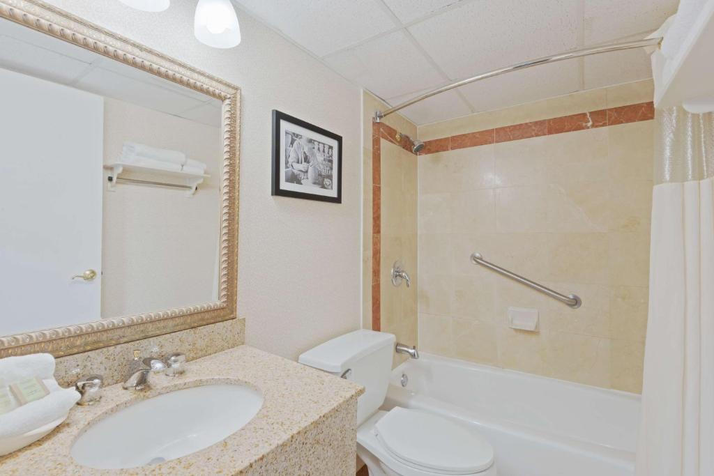 Super 8 by Wyndham Sturbridge - Room King Avec Vue Sur Le Lac - Fumer