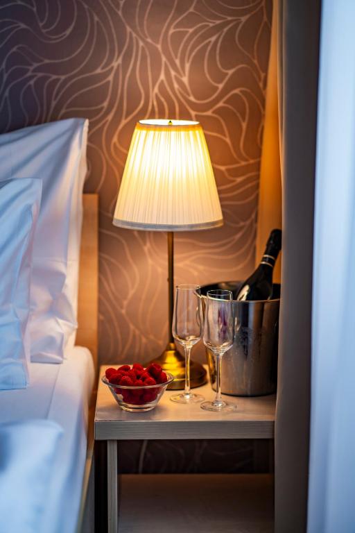 Charles Central - Resim 24