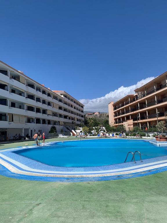 Apartment with large terrace in Summerland