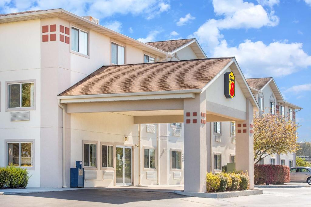 Super 8 by Wyndham West Middlesex/Sharon Area - Habitación Con Cama Extragrande - No Fumadores