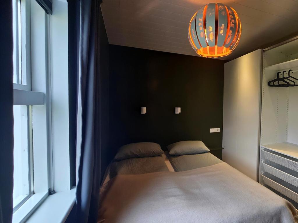 En eller flere senge i et værelse på Seljanlandsfoss Cabin