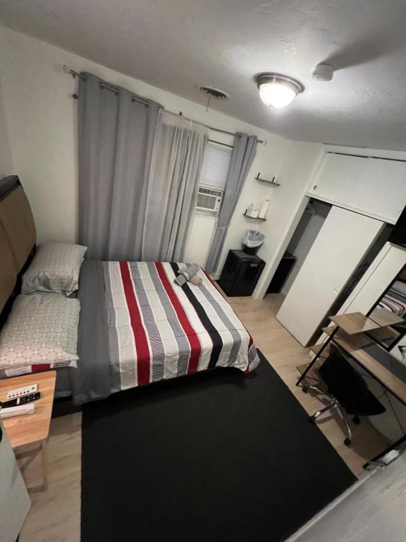 a bedroom with a bed and a desk in it at Miami Drip Star Life Resort in Parkway Regional Medical Center Heliport