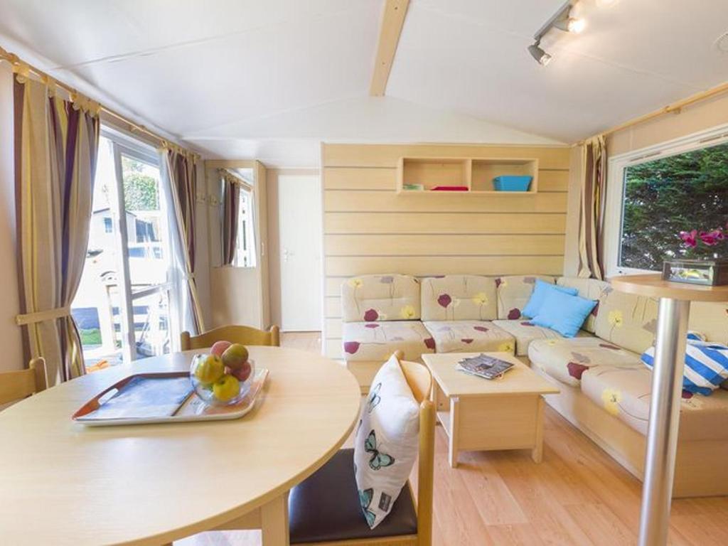 Posezení v ubytování Mobil-home confortable avec terrasse et cuisine équipée - API-1-52-743