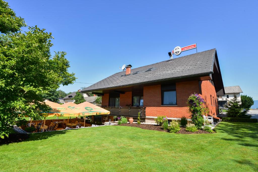 Zahrada ubytování Guest House Bakhus