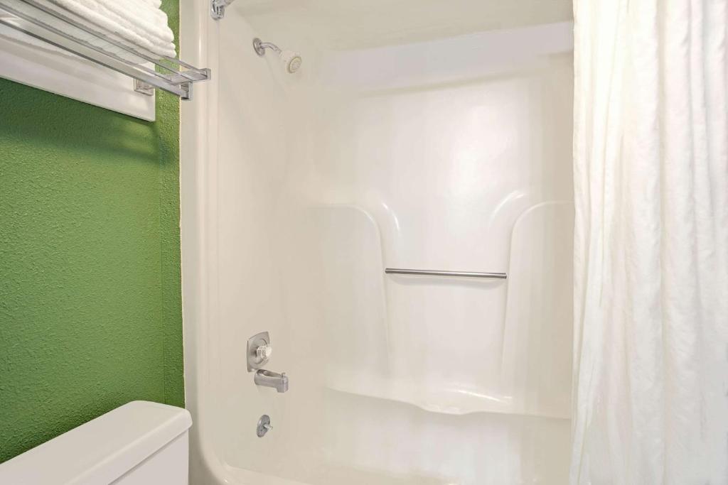 Super 8 by Wyndham Denver Stapleton - Chambre Queen Avec Deux Lits Queen - Non-fumeur