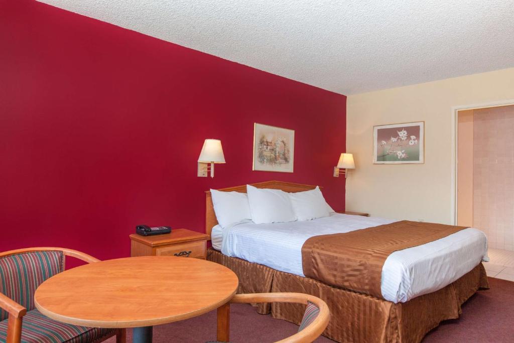 America's Best Value Inn & Suites Bakersfield Central - Chambre Simple - Accès Personnes Handicapées