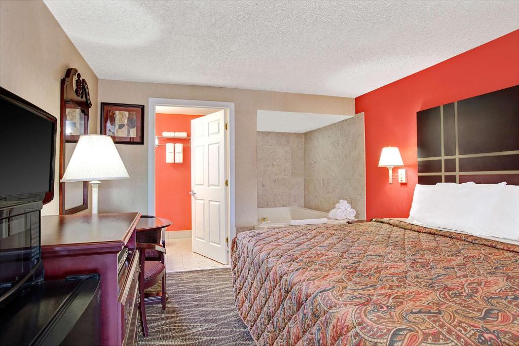 Days Inn by Wyndham Ridgefield NJ - Standard King Room - Smoking