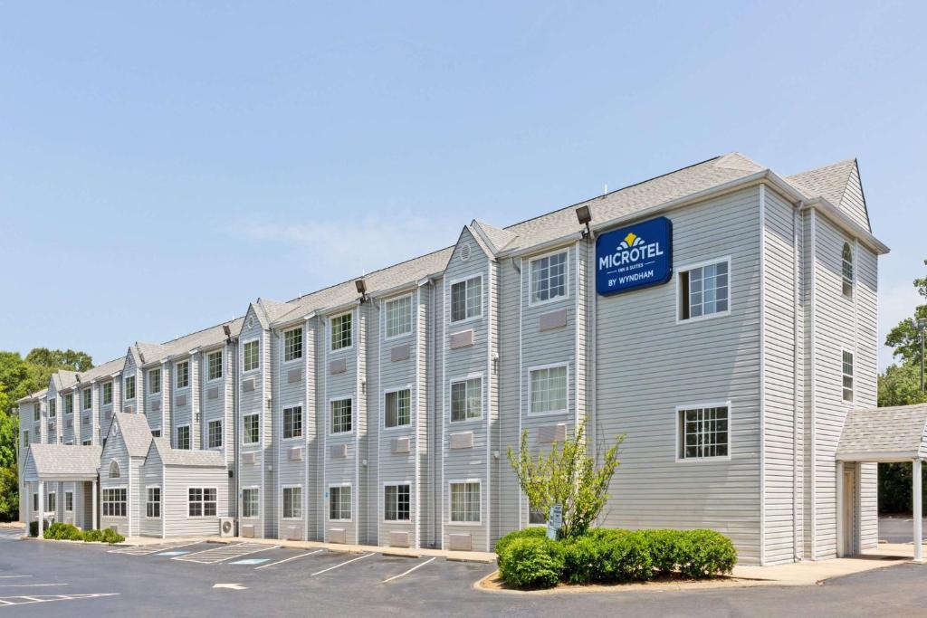 Microtel Inn & Suites by Wyndham Matthews/Charlotte photo