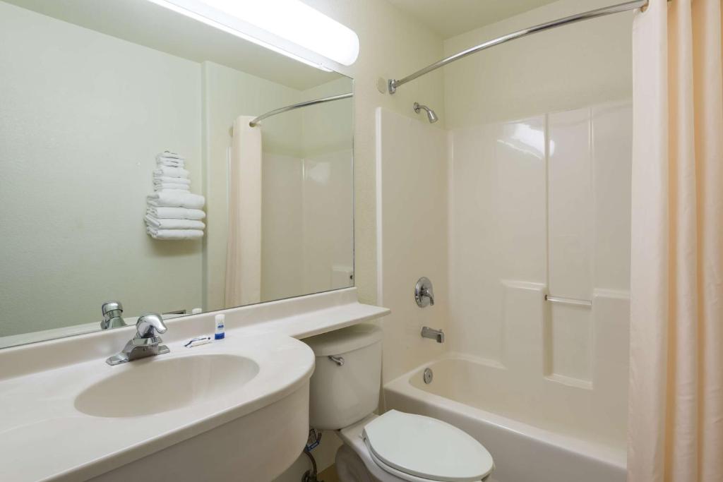 Microtel Inn and Suites Pueblo - Chambre Lit Queen-Size - Non-Fumeurs