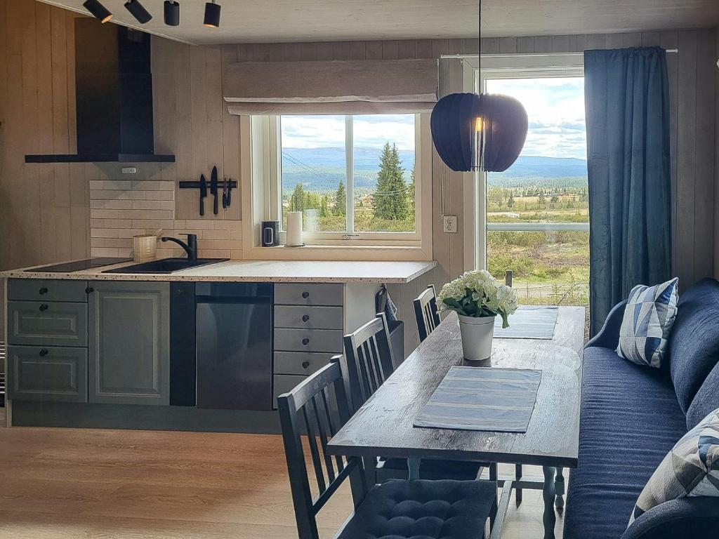 Kuchyň nebo kuchyňský kout v ubytování Cozy Cabin Near Gribbe With Alpine Skiing Nearby