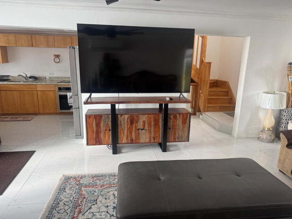 Φωτογραφία από το άλμπουμ του Sunset Serenity 2BR Oceanview Beach & Pool Access 