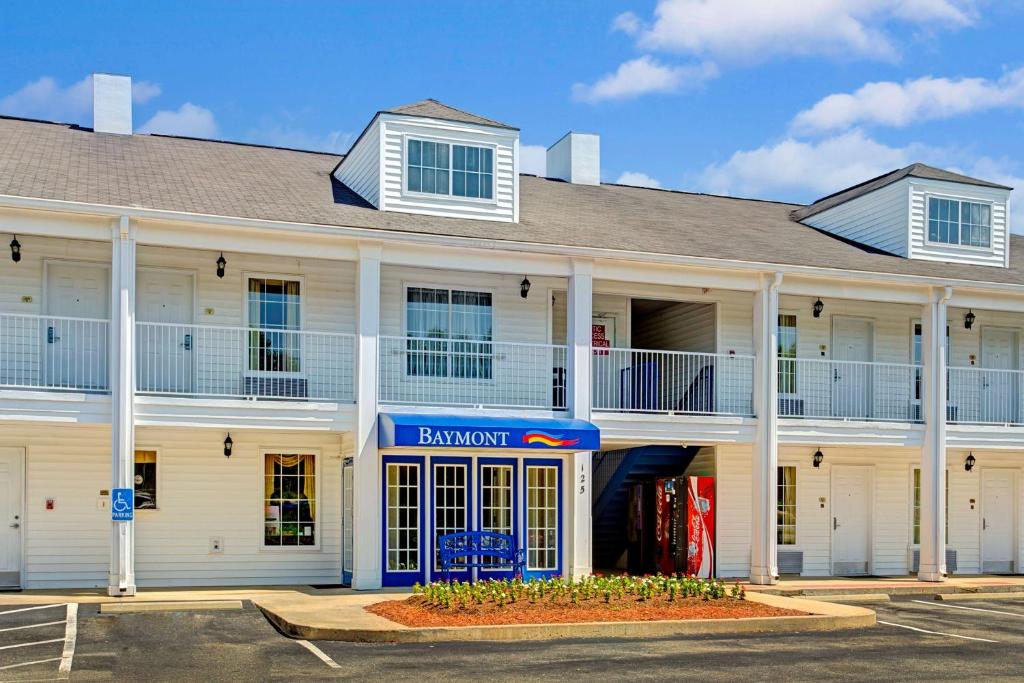 Baymont by Wyndham Smithfield photo