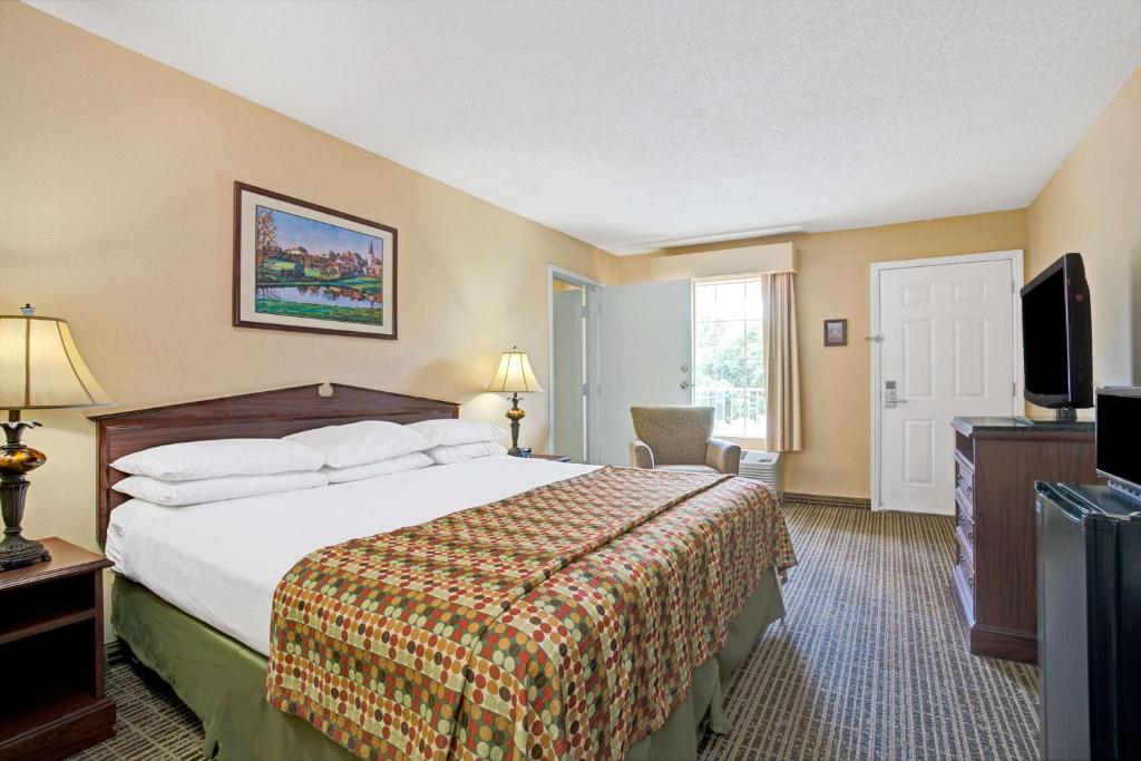 Baymont by Wyndham Smithfield photo