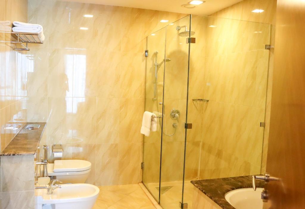 
One Bedroom Apartment - Complimentary Transfer to Mall of the Emirates, Insurance Market Metro Station & Jumeirah Beach
