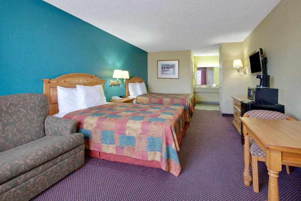 Baymont by Wyndham Terrell - Queen Room With Two Queen Beds - Non-Smoking
