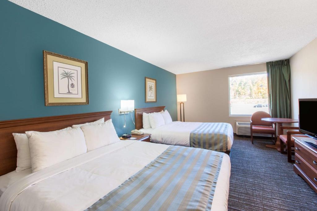Baymont by Wyndham Bartonsville Poconos - Queen Room With Two Queen Beds - Non-Smoking