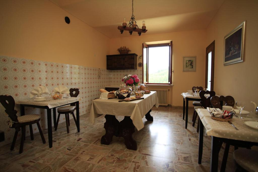 TV a/nebo společenská místnost v ubytování Al Canei B&B