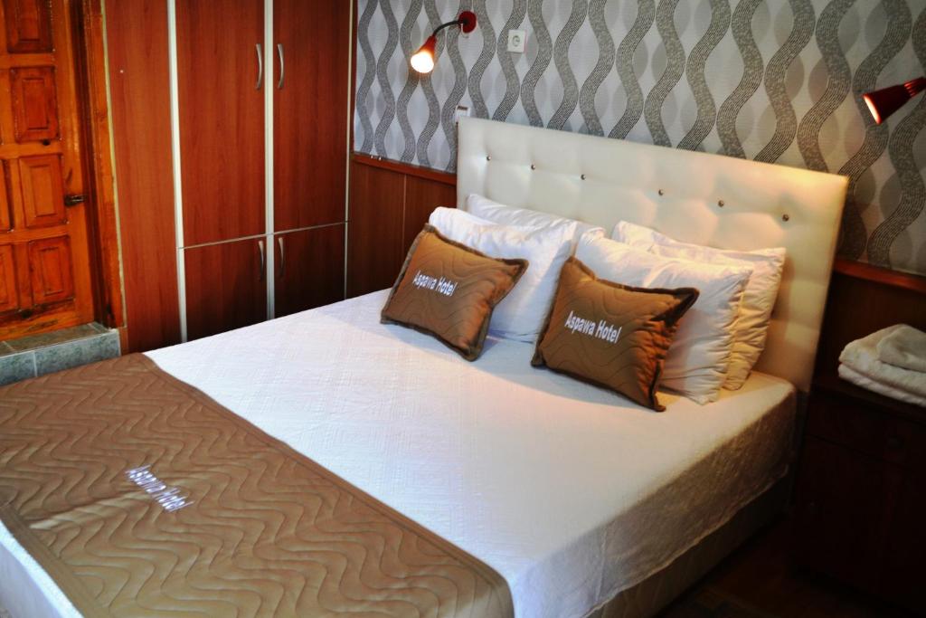 A bed or beds in a room at Aspawa Hotel