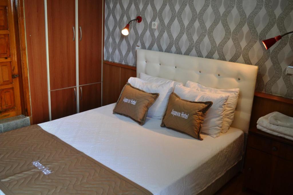 Giường trong phòng chung tại Aspawa Hotel