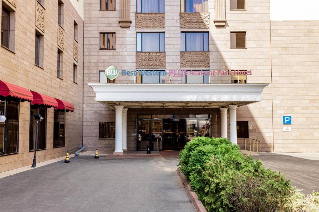 فضای داخلی Best Western Plus Atakent Park Hotel در آلماتی - تصویر ۳