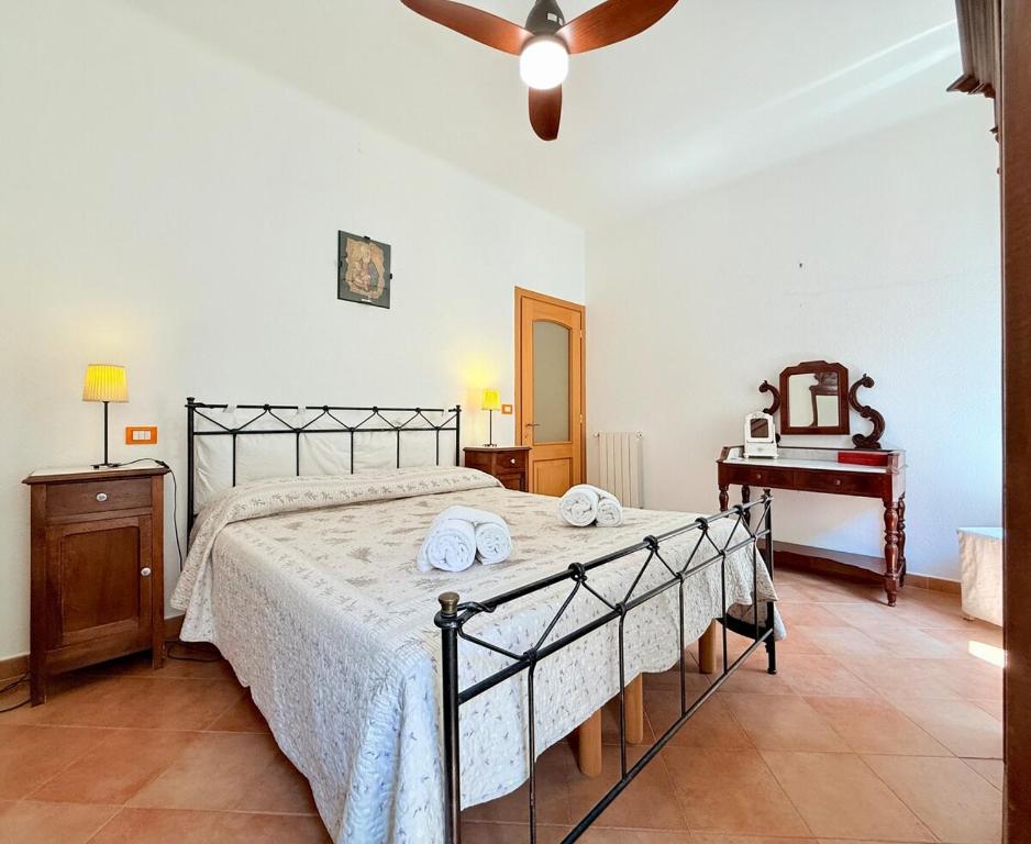 Katil atau katil-katil dalam bilik di Dimora Concept-Virginia-Spacious Apartment 50m from the Beach