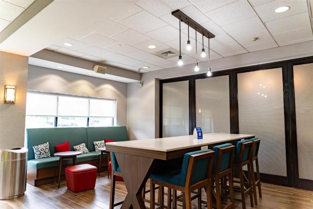 Hampton Inn Turnersville photo