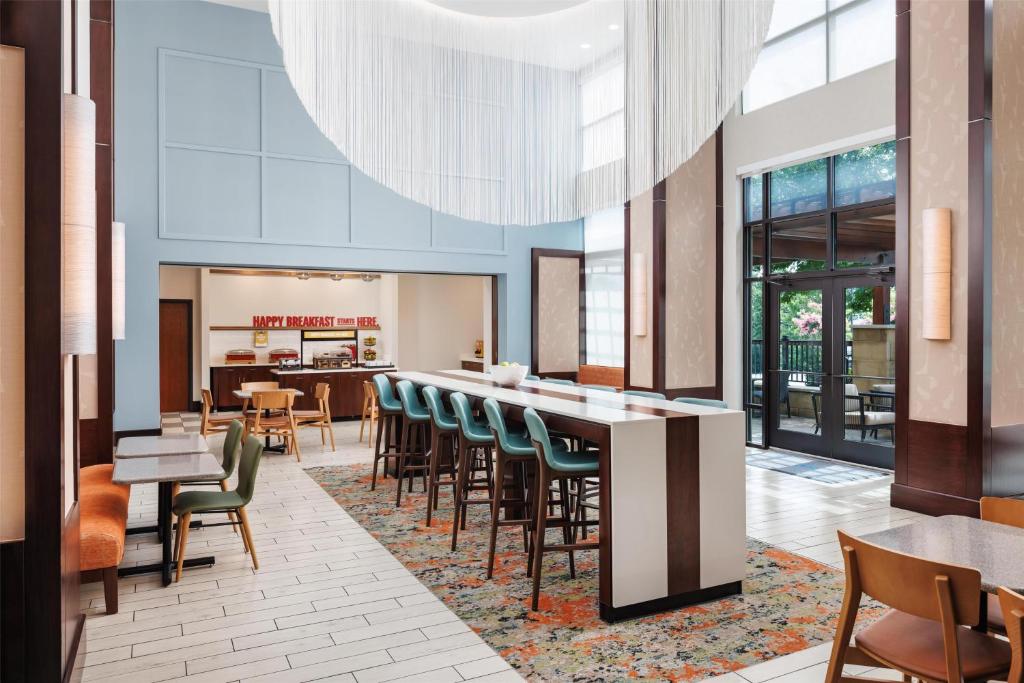 Hampton Inn & Suites Chattanooga/Hamilton Place photo