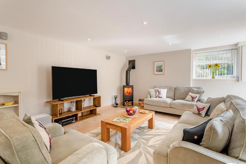 TV a/nebo společenská místnost v ubytování 2 Bed in Summerbridge oc-o32940