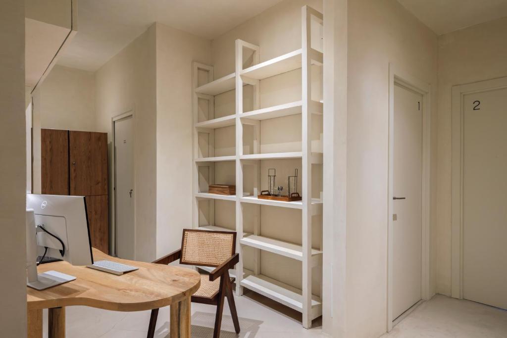 The Boulevard by Aspasios - Resim 15