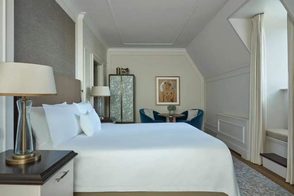 Deluxe King Room